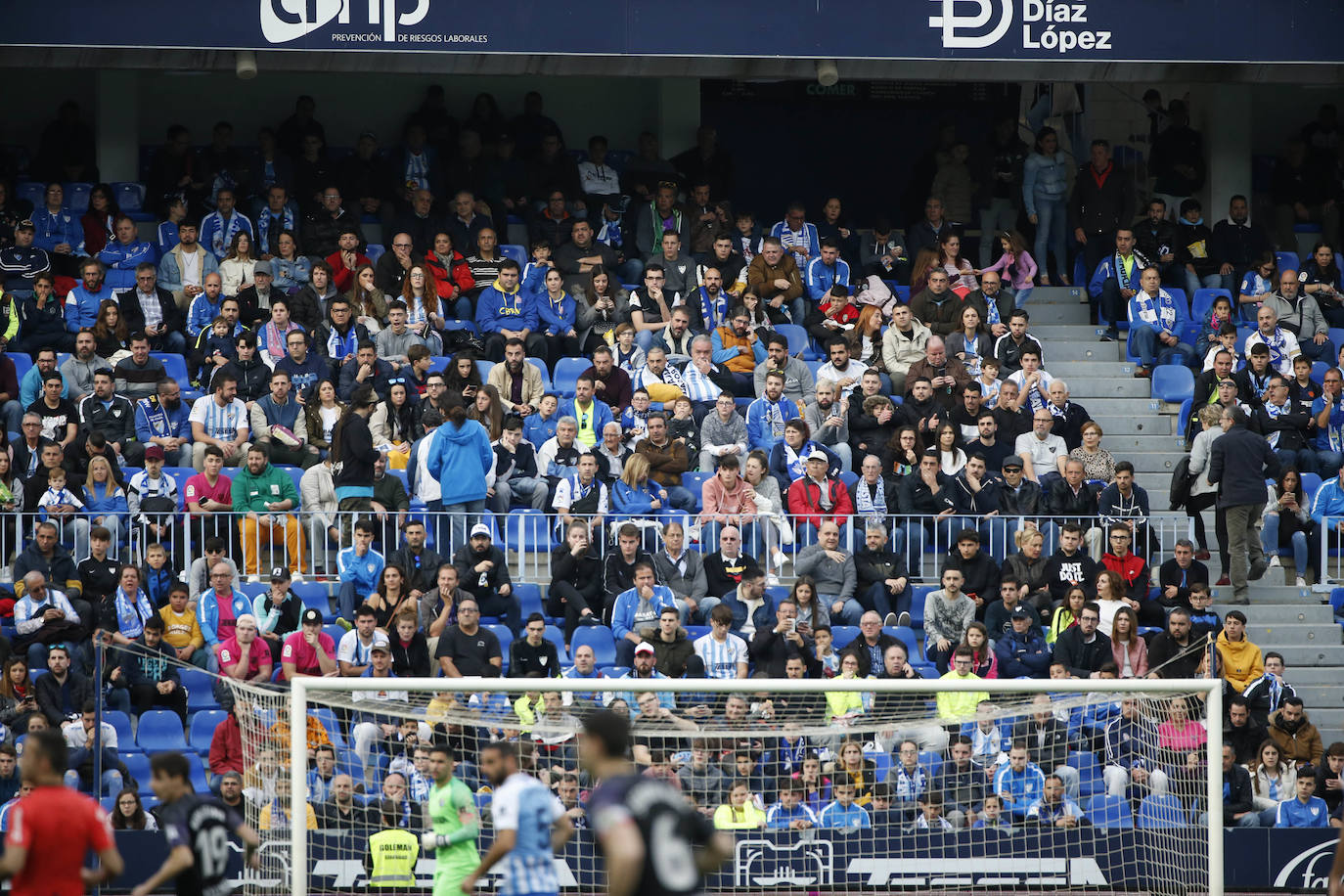 Fotos: ¿Estuviste en el Málaga-Racing? Búscate en las gradas de La Rosaleda