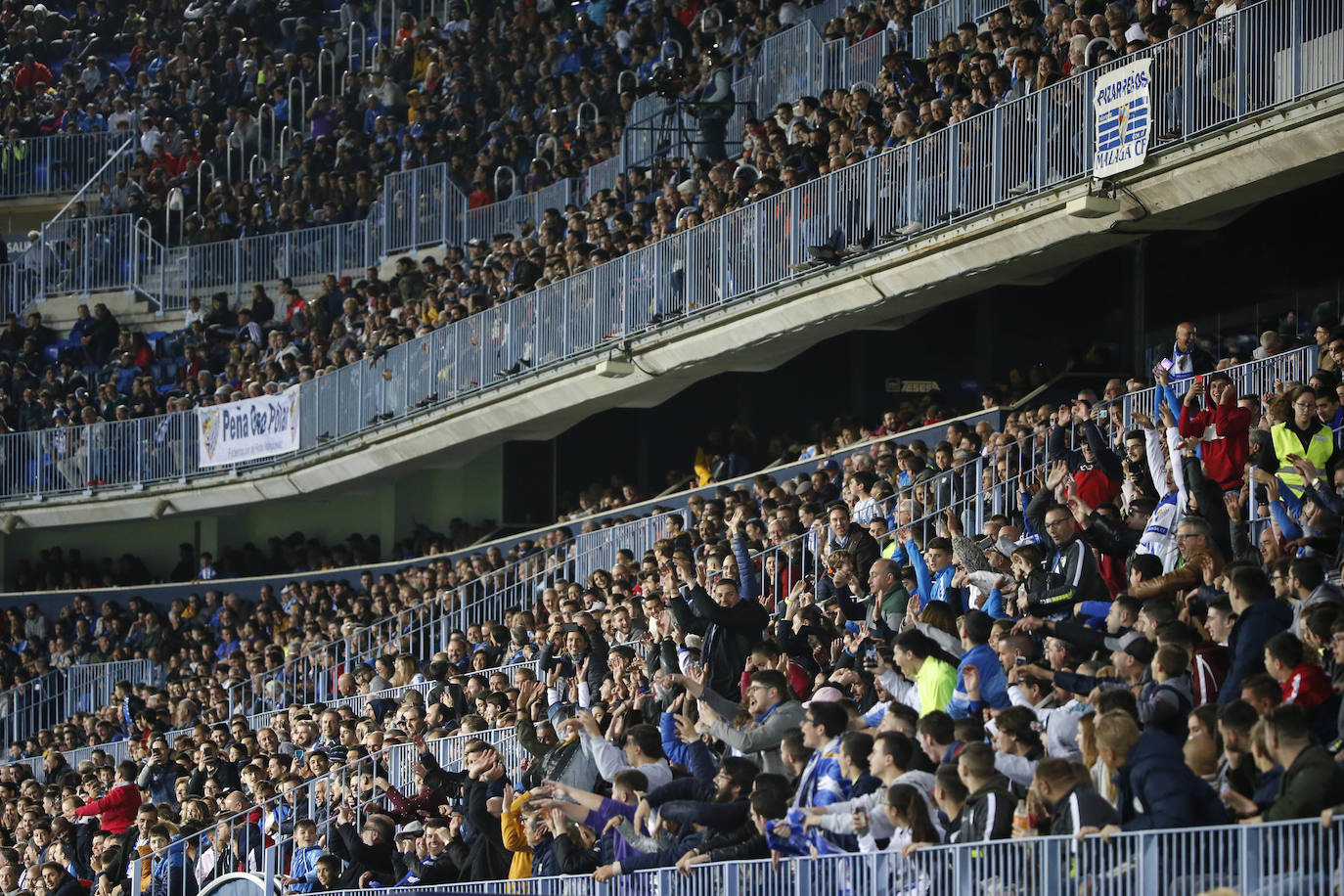 Fotos: ¿Estuviste en el Málaga-Racing? Búscate en las gradas de La Rosaleda
