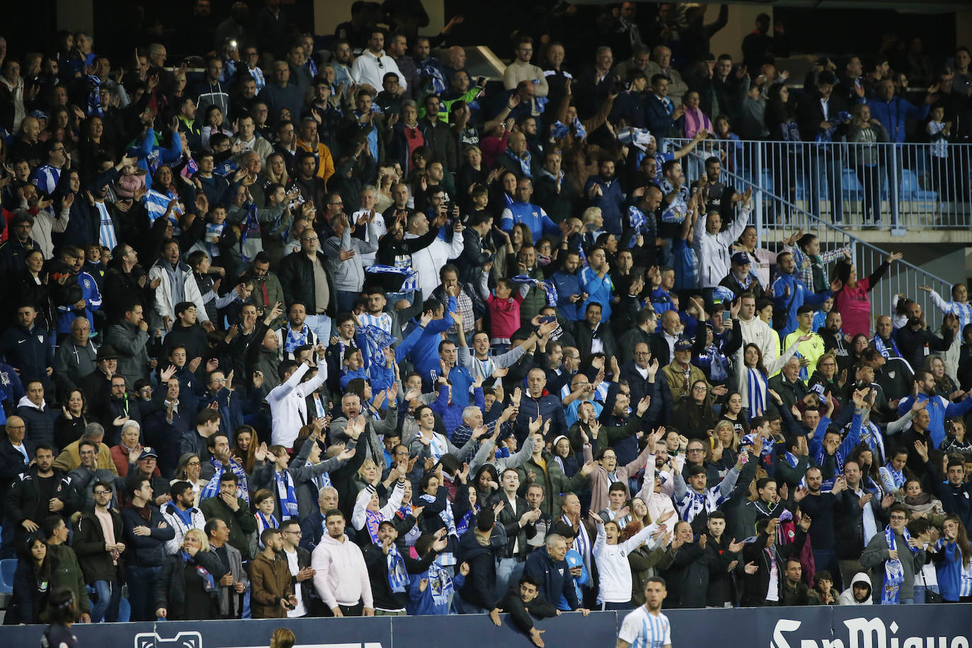Fotos: ¿Estuviste en el Málaga-Racing? Búscate en las gradas de La Rosaleda