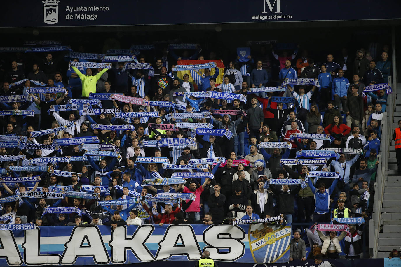Fotos: ¿Estuviste en el Málaga-Racing? Búscate en las gradas de La Rosaleda