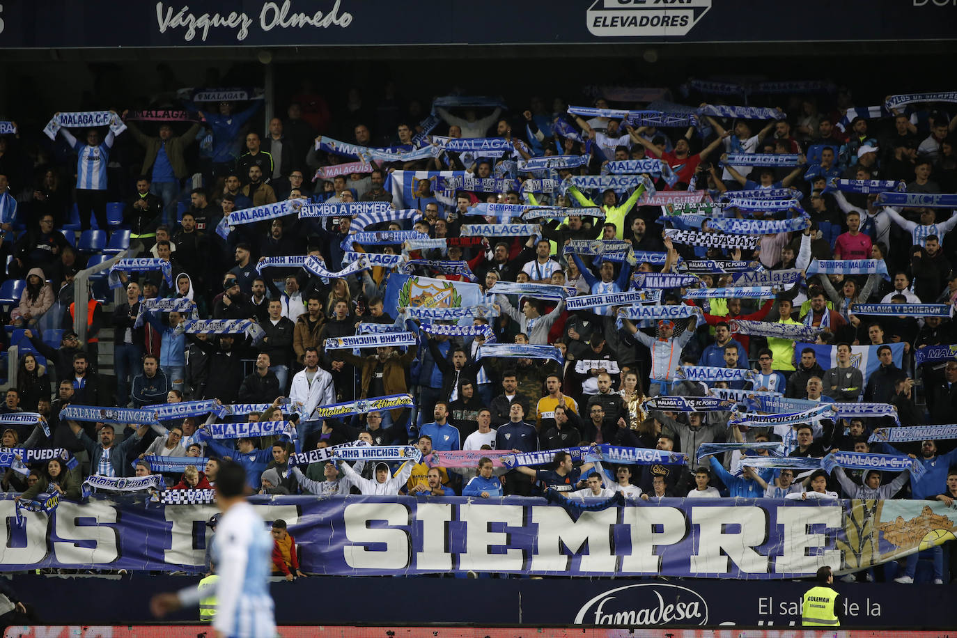 Fotos: ¿Estuviste en el Málaga-Racing? Búscate en las gradas de La Rosaleda