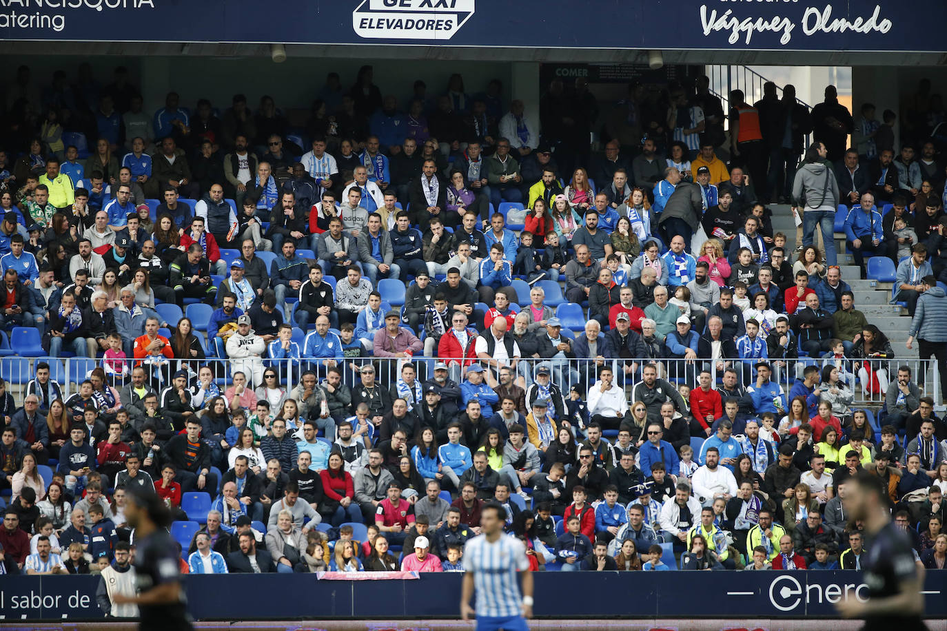 Fotos: ¿Estuviste en el Málaga-Racing? Búscate en las gradas de La Rosaleda