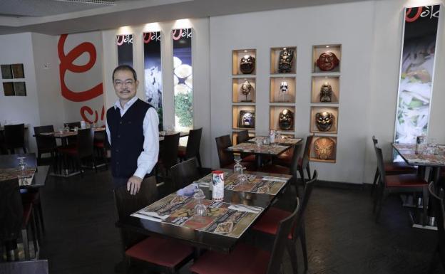 Guoguang Zheng, ayer, en su restaurante Wok Asia, en el Paseo Marítimo Antonio Machado. 