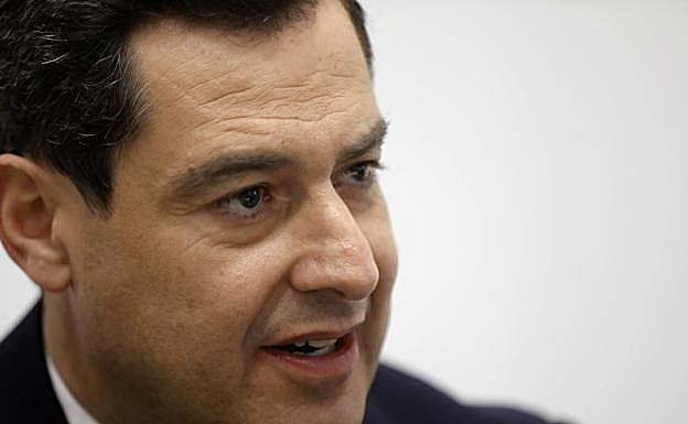 El presidente de la Junta de Andalucía, Juan Manuel Moreno Bonilla, durante la entrevista concedida a SUR.