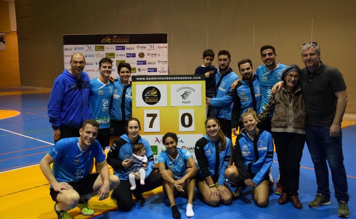 La plantilla del Bádminton Benalmádena, tras su victoria por 7-0 ante el Pitius. 