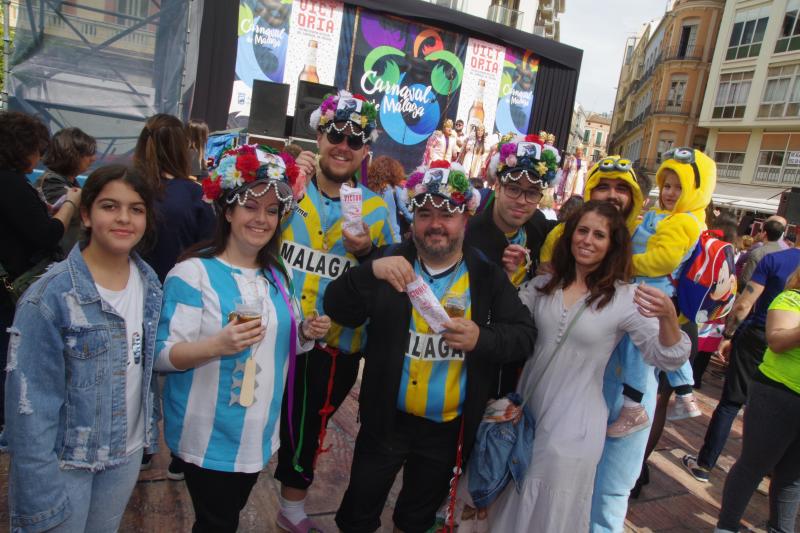 Pasacalles de Dioses, talleres infantiles, concursos de coplas, una gran 'boqueronás' y el tradicional Entierro del Boquerón han puesto el broche de oro a las fiestas de Don Carnal en la capital. 