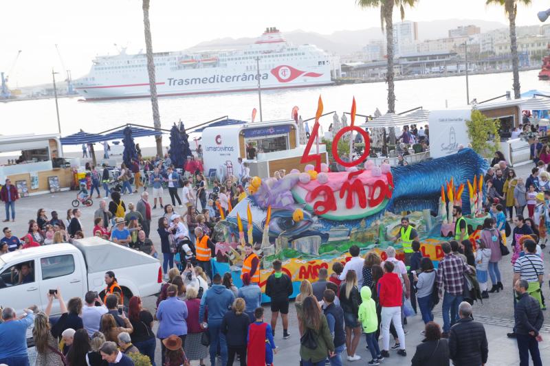 Pasacalles de Dioses, talleres infantiles, concursos de coplas, una gran 'boqueronás' y el tradicional Entierro del Boquerón han puesto el broche de oro a las fiestas de Don Carnal en la capital. 