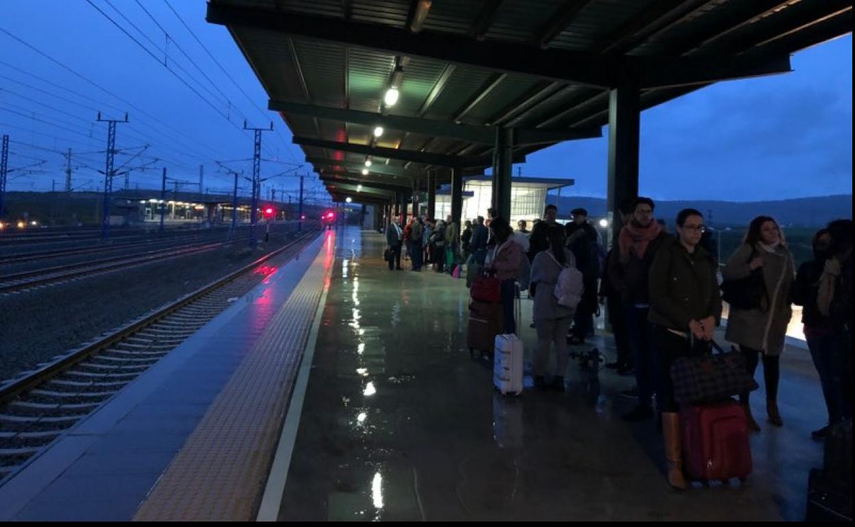 Renfe suple una avería en el Avant Málaga-Sevilla mediante un trasbordo en Antequera