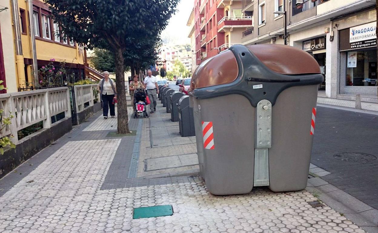 Contenedor marrón en Eibar (Guipúzcoa), similar al que se utilizará en Málaga.