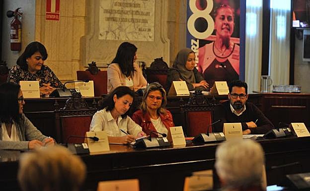 Rodríguez, Doña y Pomares, ayer en el Consejo de las Mujeres.