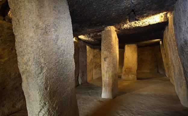 Interior del Dolmen de Menga.