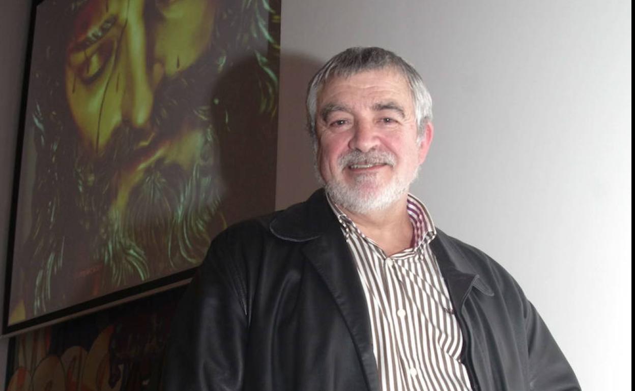 El imaginero y profesor sevillano Juan Manuel Miñarro.