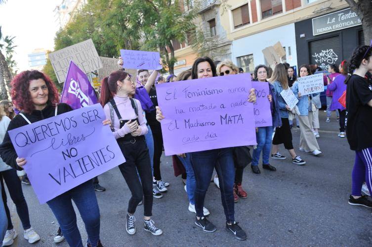 Fotos: La marcha del 8M en Málaga, en imágenes