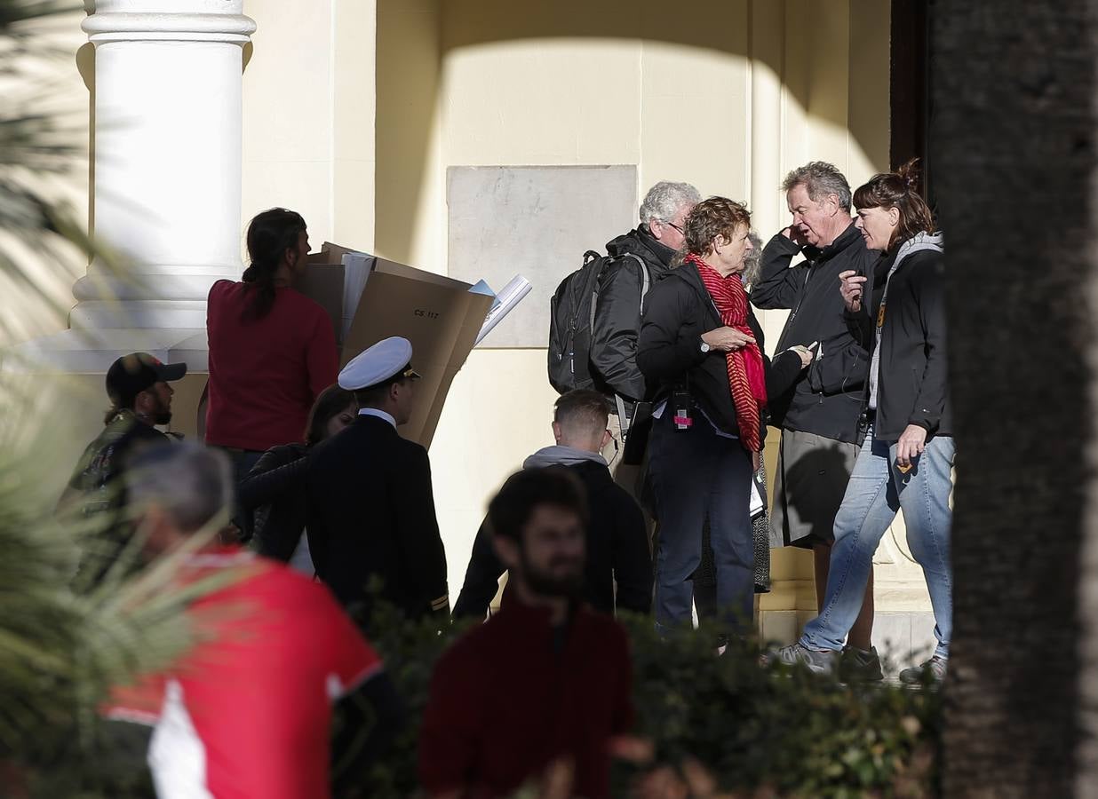 La bandera del Régimen de Franco ha sido desplegada (con fines cinematográficos) en la sede del Ayuntamiento de Málaga por el rodaje de 'Operación Mincemeat'. Se traba de convertir un trozo del centro de Málaga en una sede gubernamental de la dictadura en 1943