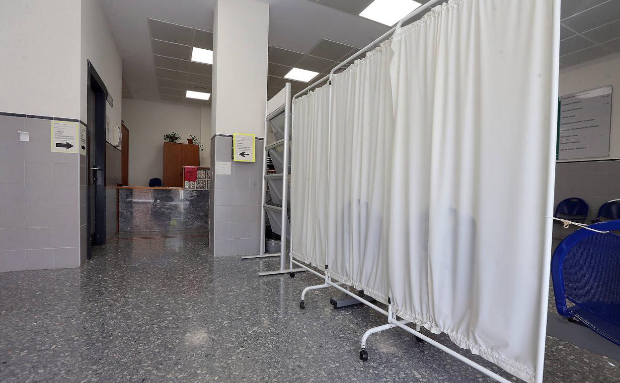 Espacio habilitado en el centro de salud de Portada Alta para pacientes con sospecha de coronavirus. 