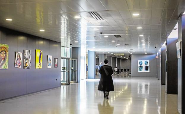 Funcionarios exigen la suspensión de la actividad judicial en Málaga por el coronavirus
