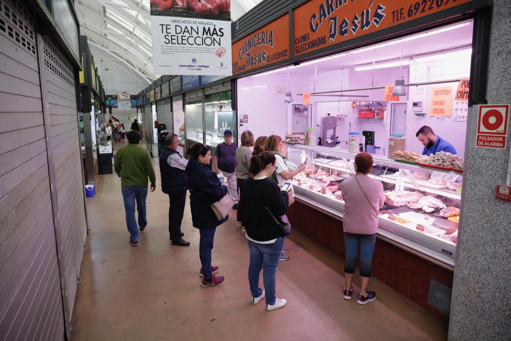 Ambiente en el Mercado de El Palo.