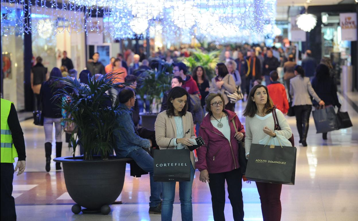 Los centros comerciales podrán abrir seis domingos o festivos más al año