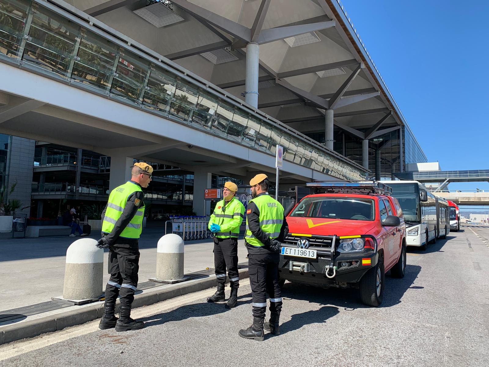 La UME en el aeropuerto de Málaga.