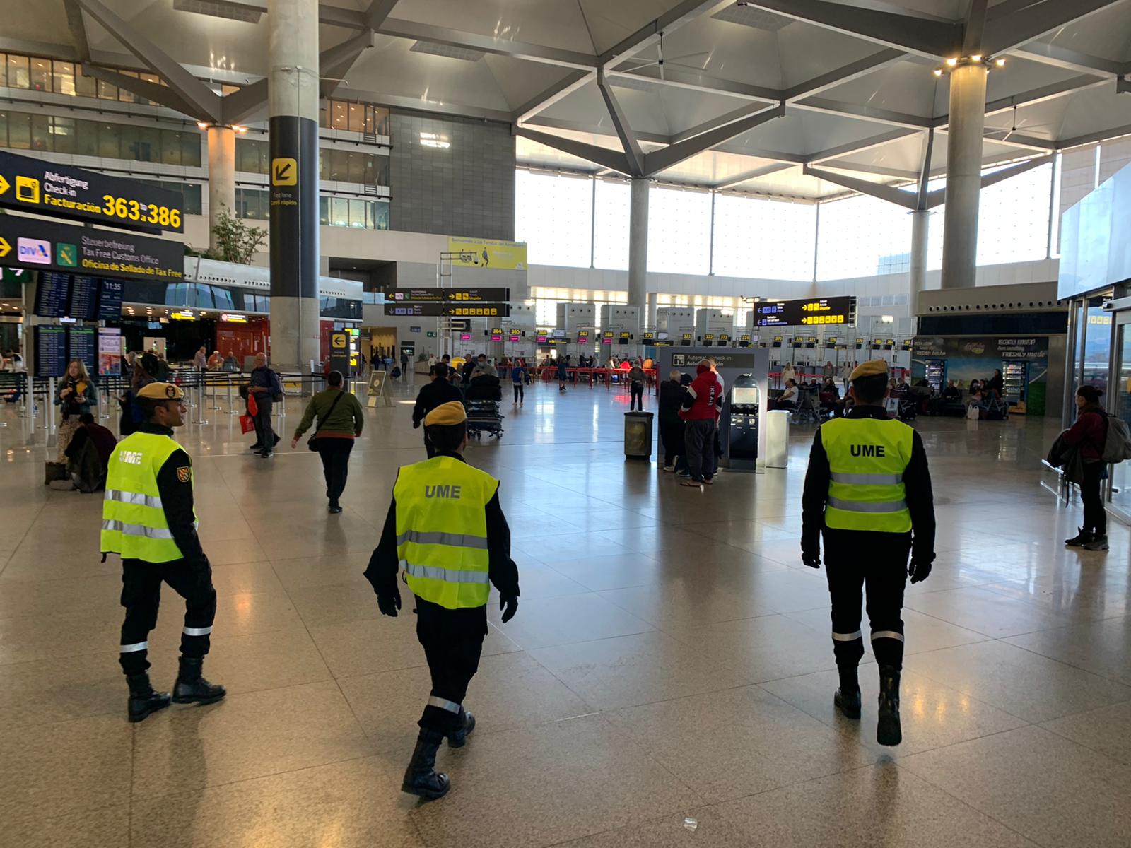 La Unidad Militar de Emergencia en el aeropuerto de Málaga.