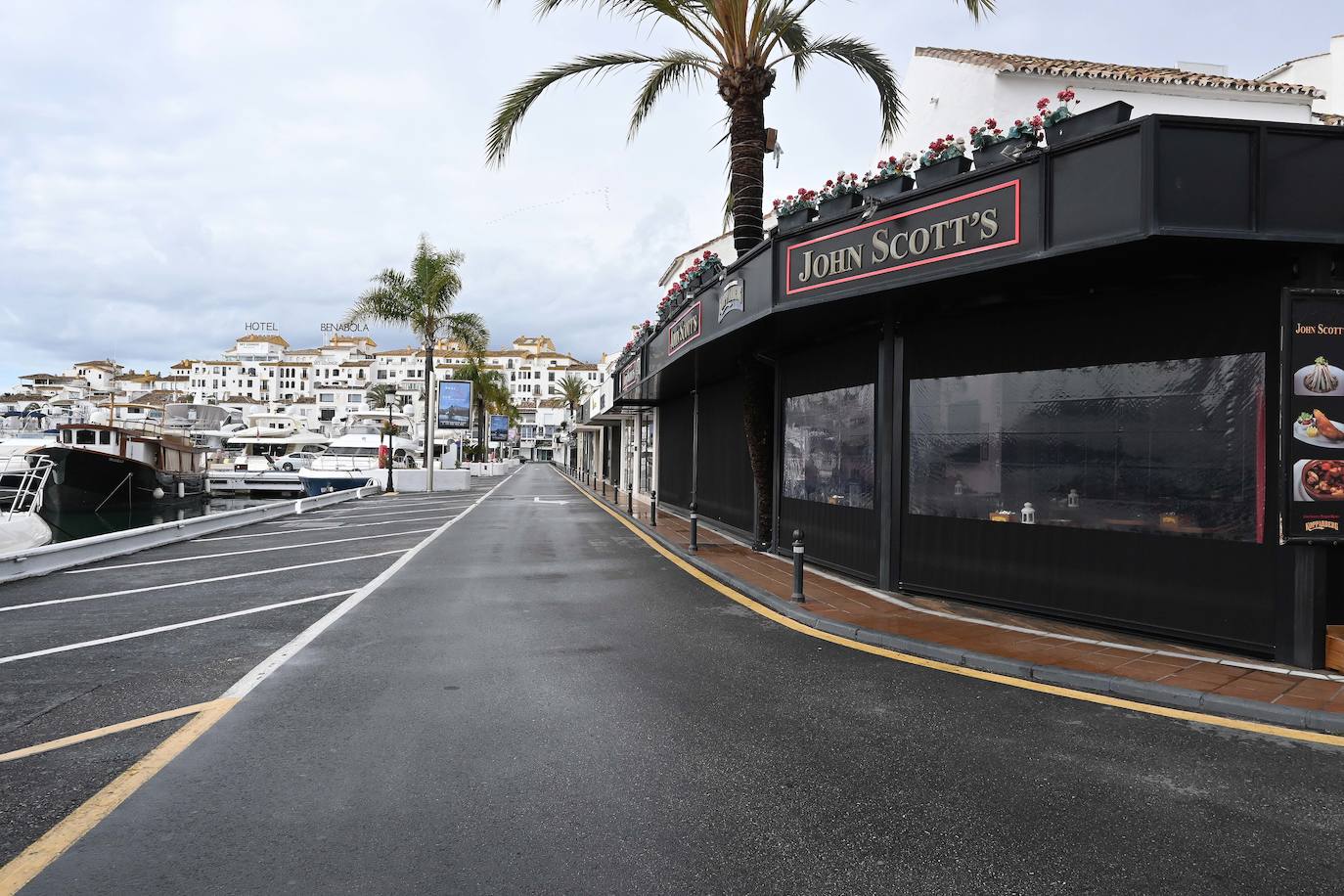 Así está estos días Puerto Banús, en Marbella