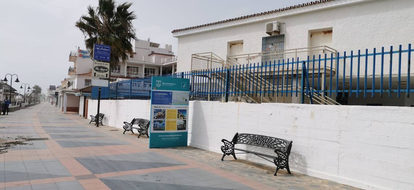 El paseo marítimo de Torremolinos, prácticamente desierto por la cuarentena