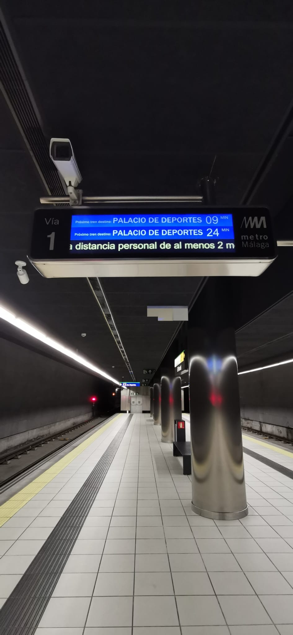 Las estaciones de metro, vacías.