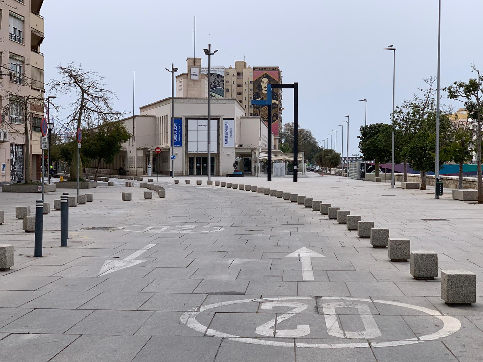 Ambiente en los alrededores del CAC Málaga