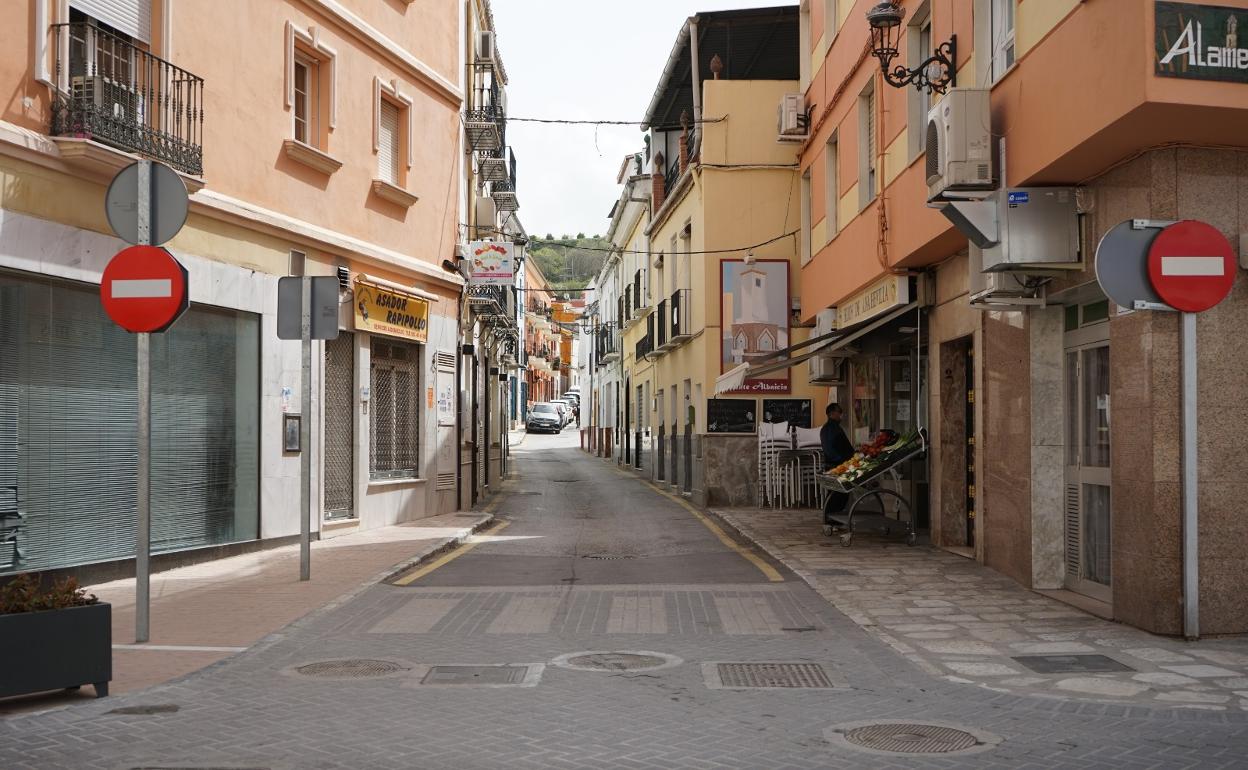 Imagen de una calle del centro de Coín durante la cuarentena.