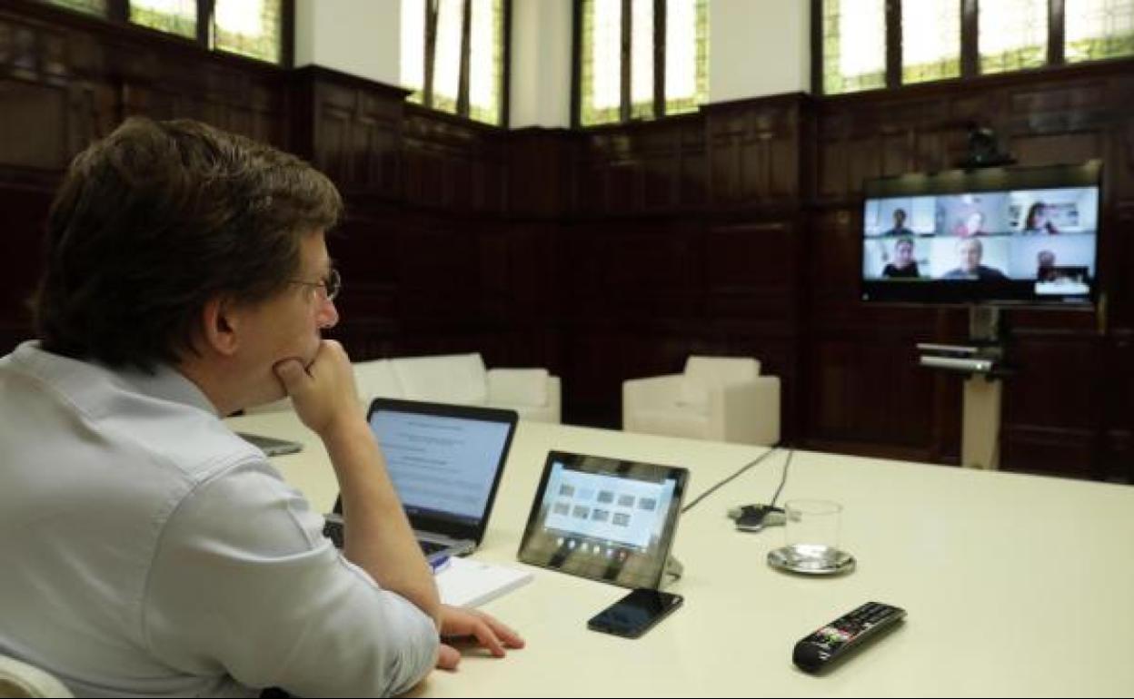 Madrid habilita una pista de hielo como morgue improvisada ante la avalancha de muertes