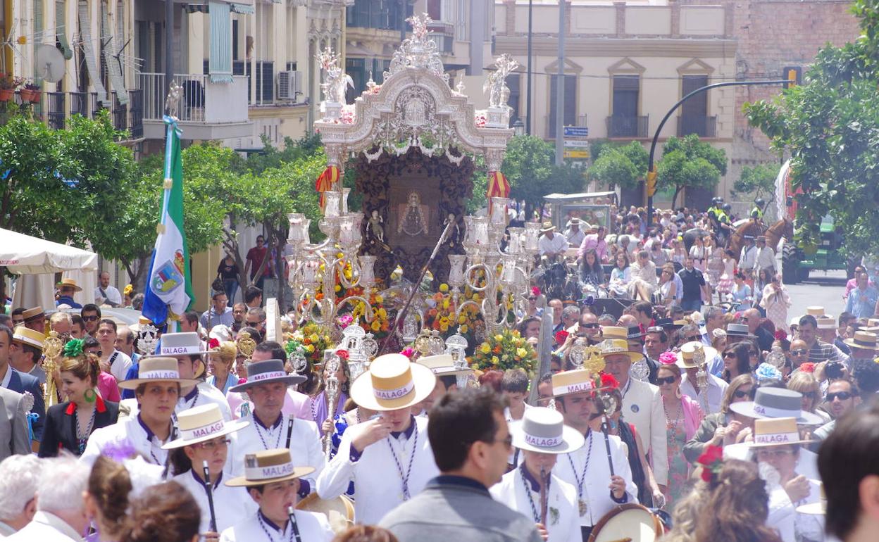 Salida de la Real Hermandad del Rocío de Málaga. 