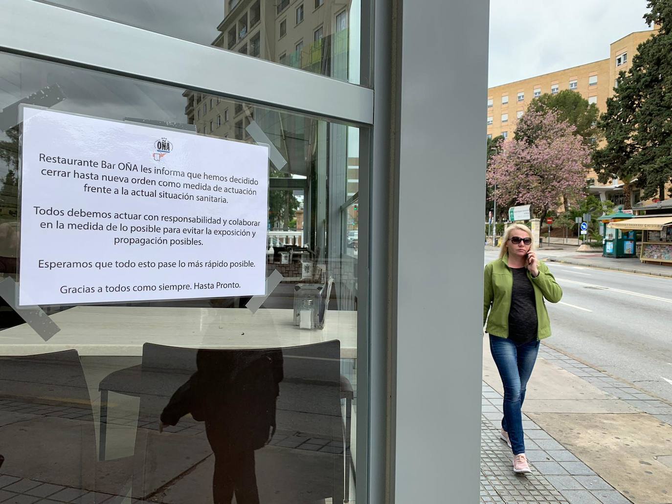 Comercios ubicados en la avenida Carlos Haya de la capital.