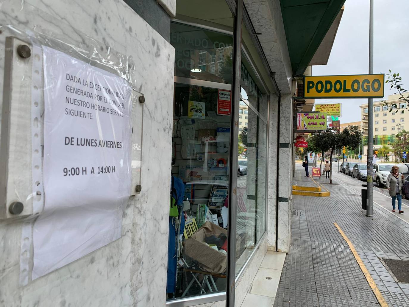 Comercios ubicados en la avenida Carlos Haya de la capital.