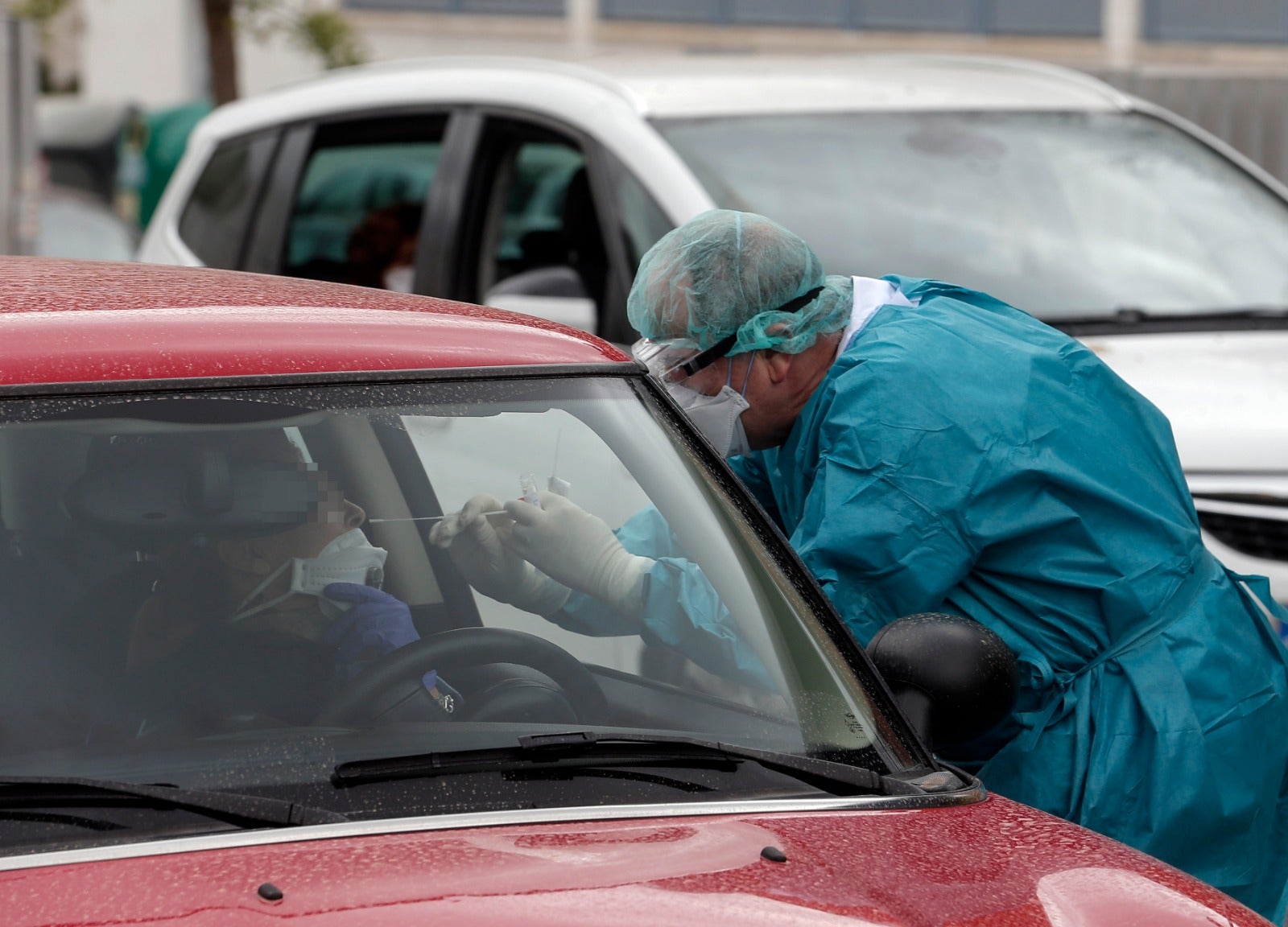 Pruebas del coronavirus desde el coche en La Roca.