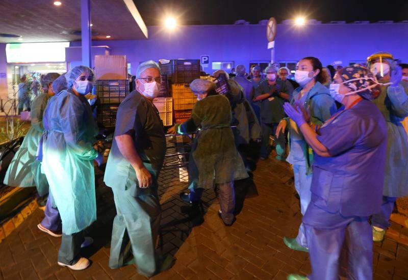 Un empresario hace una importante entrega de equipos sanitarios a la Policía Local que ya han sido trasladados al Hospital Clínico