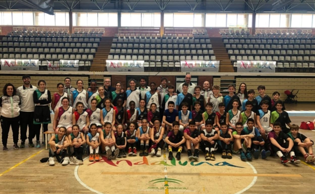 Las preselecciones andaluzas en la categoría minibasket masculina y femenina en el pabellón de Carranque a finales de enero.