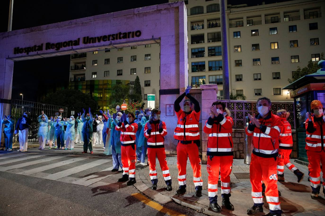 Homenaje a los sanitarios en Carlos Haya