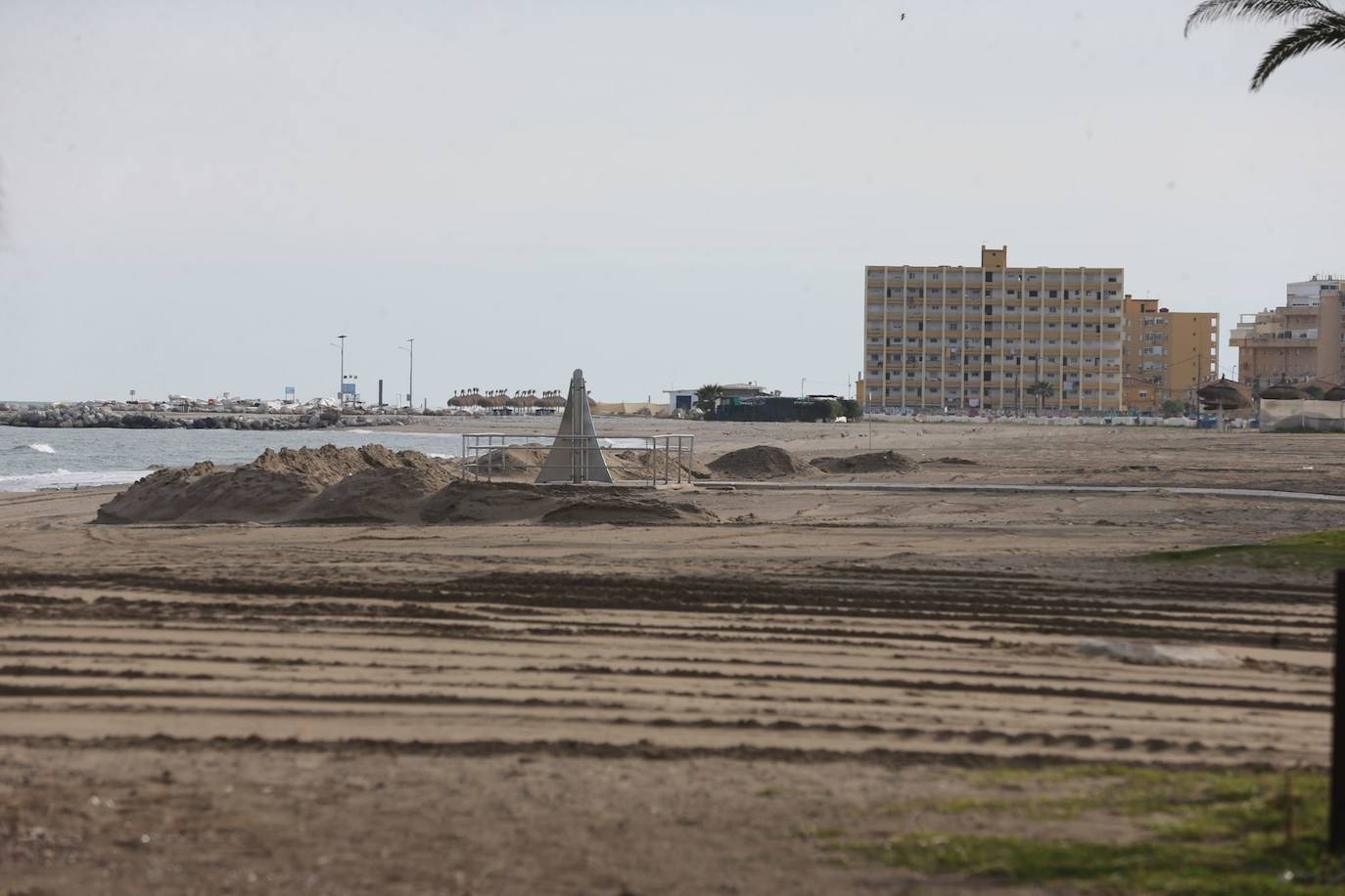 Domingo de playas, paseos marítimos y calles solitarias en Málaga