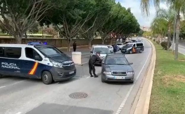 Vídeo: Control Policial en Teatinos para velar por el cumplimiento del estado de alarma en Málaga