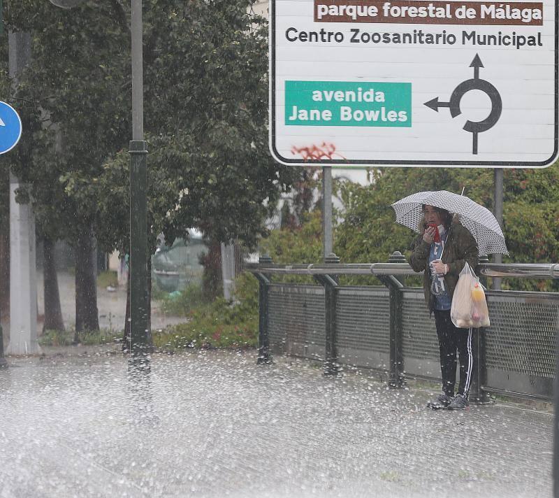 Efectos del temporal en Málaga, este martes.