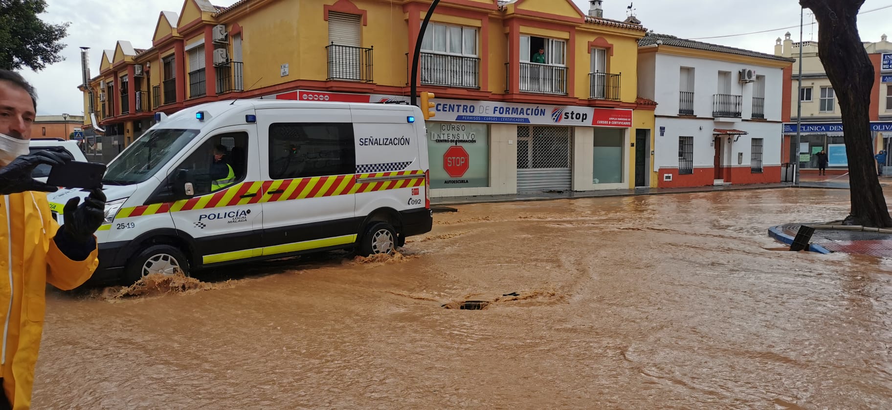 Bomberos y Protección Civil intervienen por pequeñas inundaciones en Campanillas