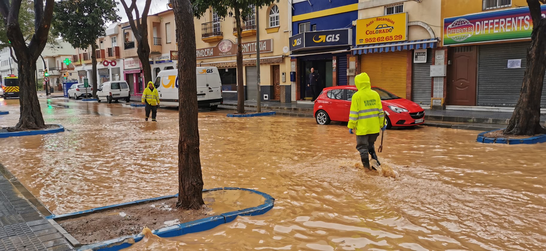 Bomberos y Protección Civil intervienen por pequeñas inundaciones en Campanillas