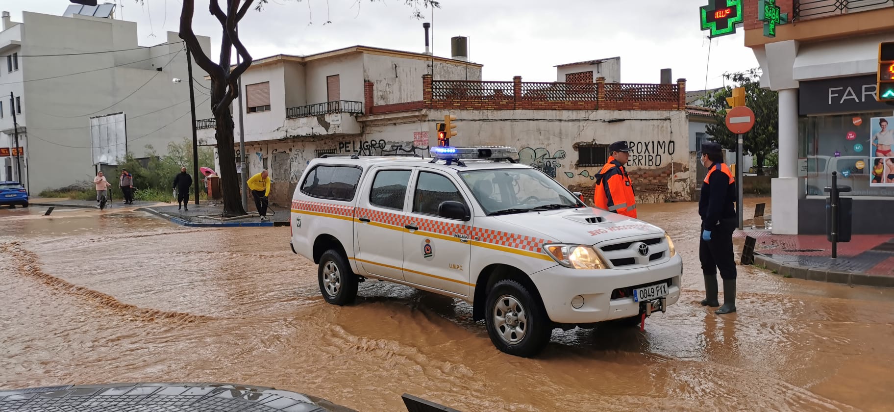 Bomberos y Protección Civil intervienen por pequeñas inundaciones en Campanillas