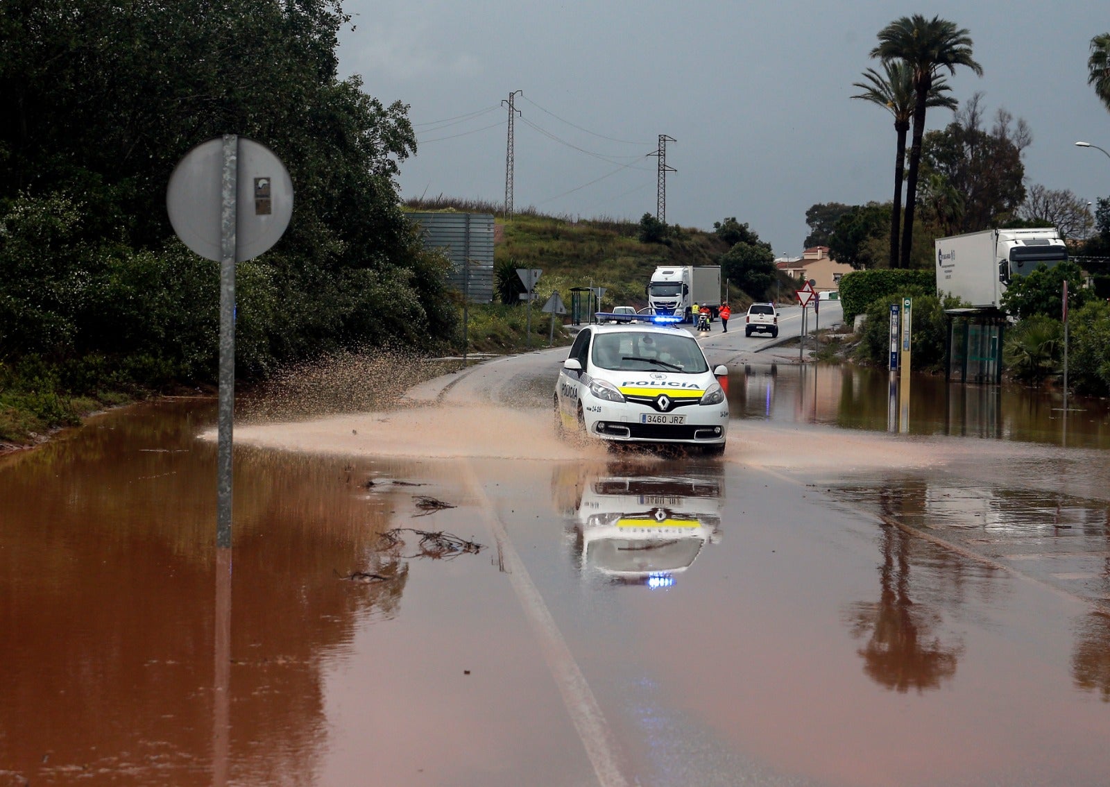 Efectos del temporal en Málaga, este martes.