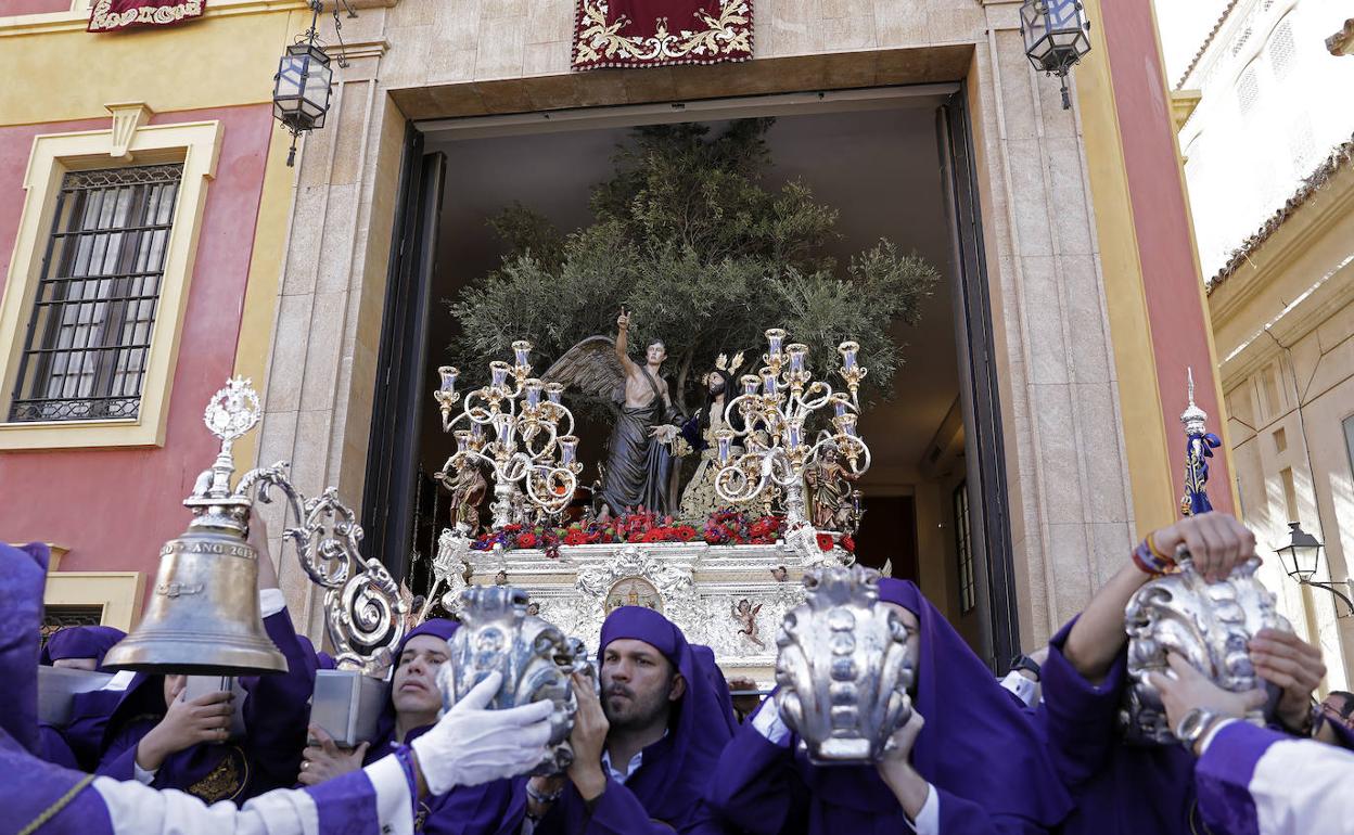Salida del trono de Jesús de la Oración en el Huerto. 