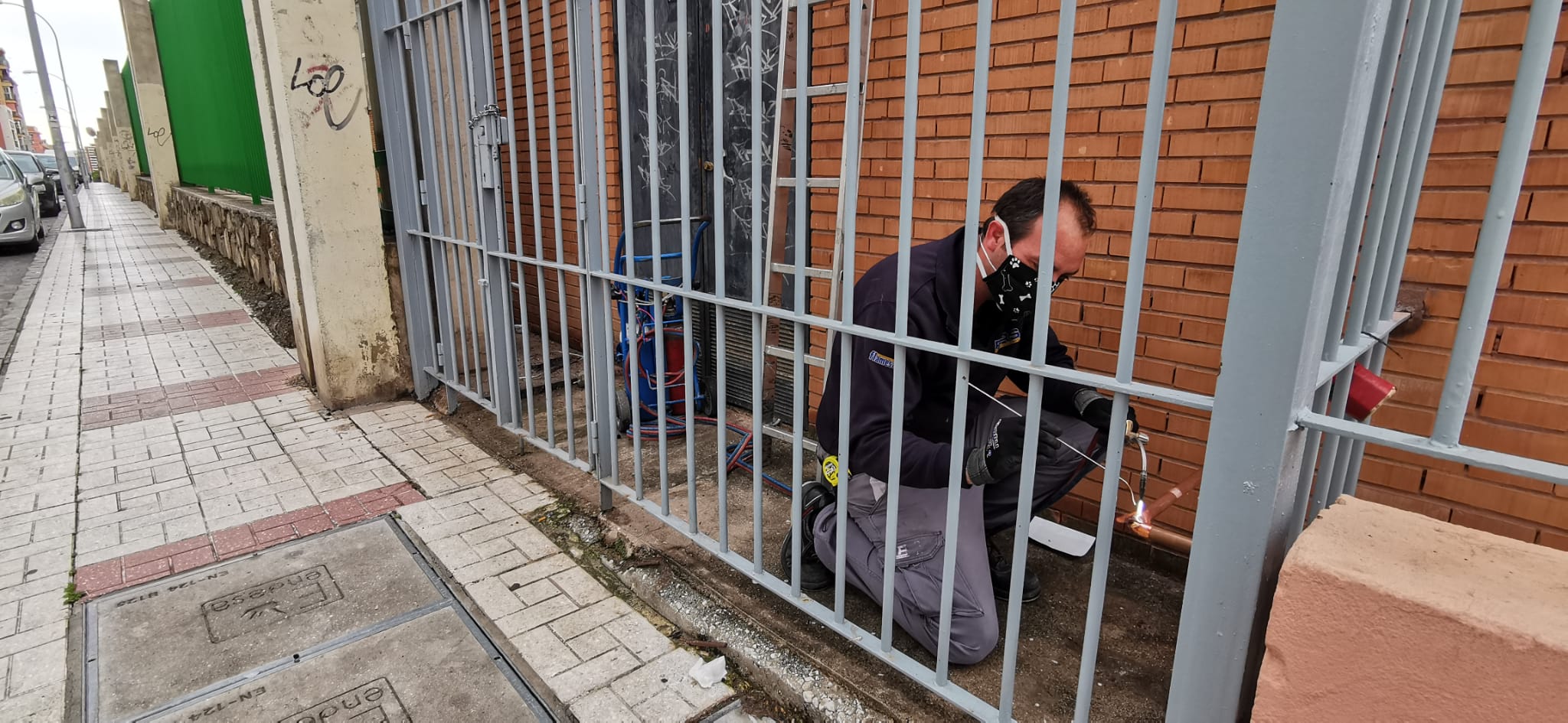 El acondicionamiento de la Ciudad Deportiva de Carranque como hospital de campaña va a buen ritmo