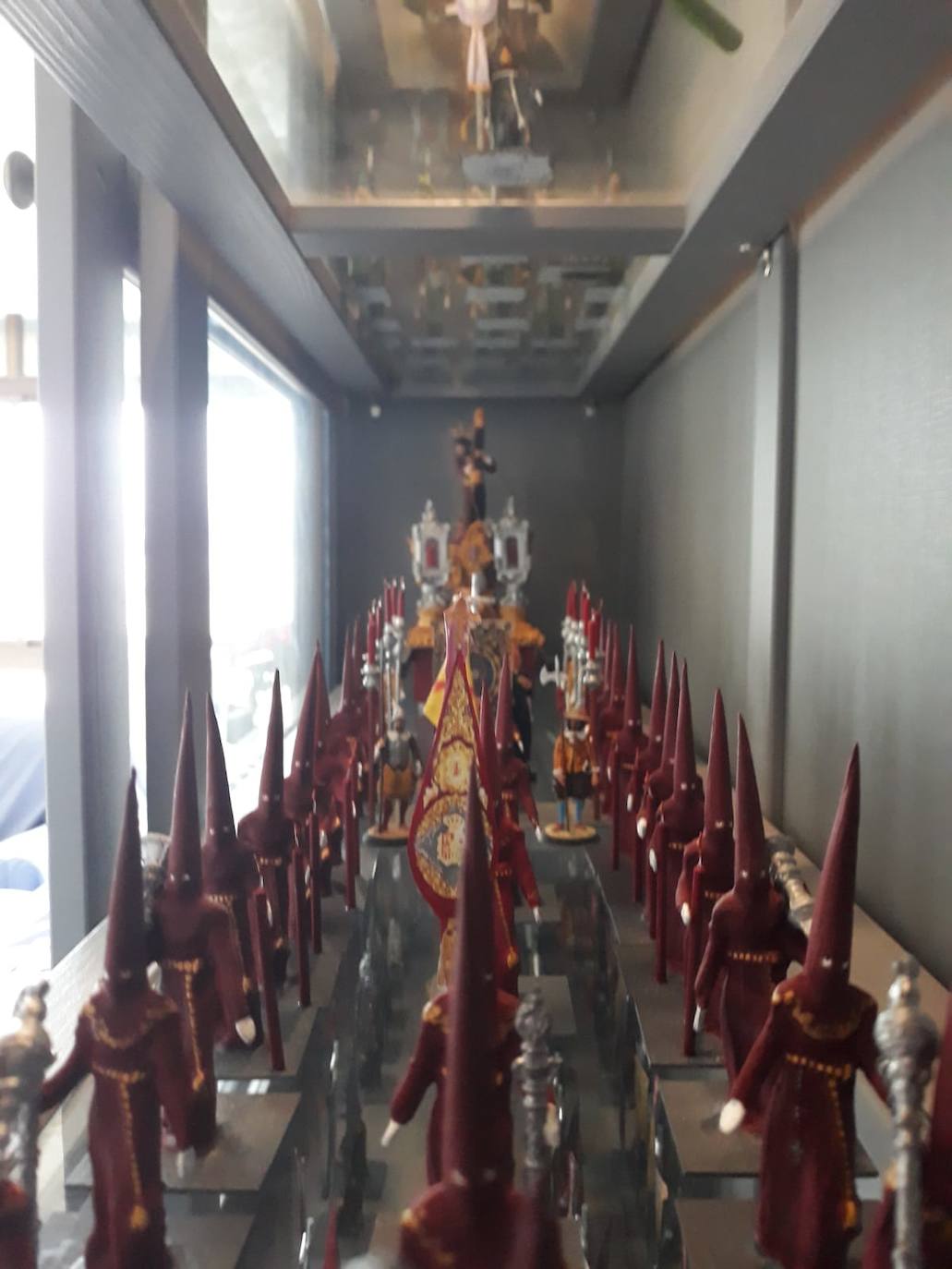 Amador Gutiérrez González muestra su rincón cofrade de Viñeros