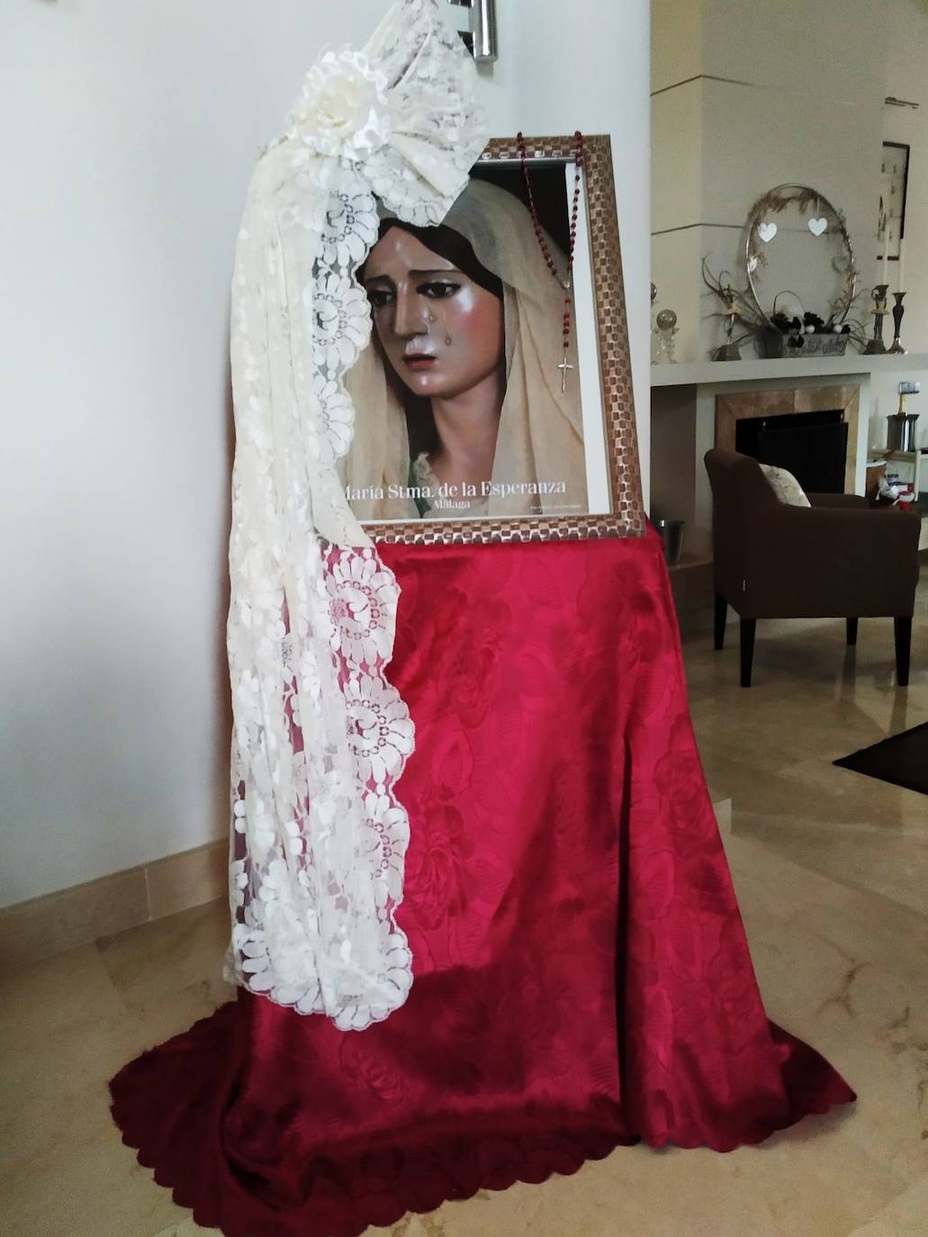 Ana María Torres Corpas tiene todo el año a la Virgen de la Esperanza para que proteja a toda su familia