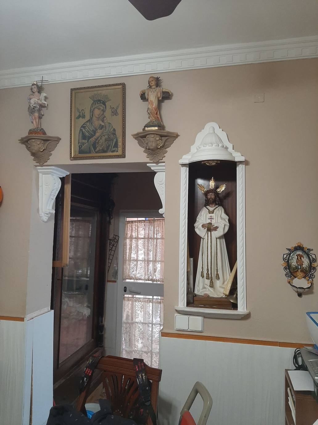 La familia Zumaquero Gómez, de la Cala del Moral, es de las cofradías del Monte Calvario y de Ntra. Sra. del Rosario (Cala del Moral)