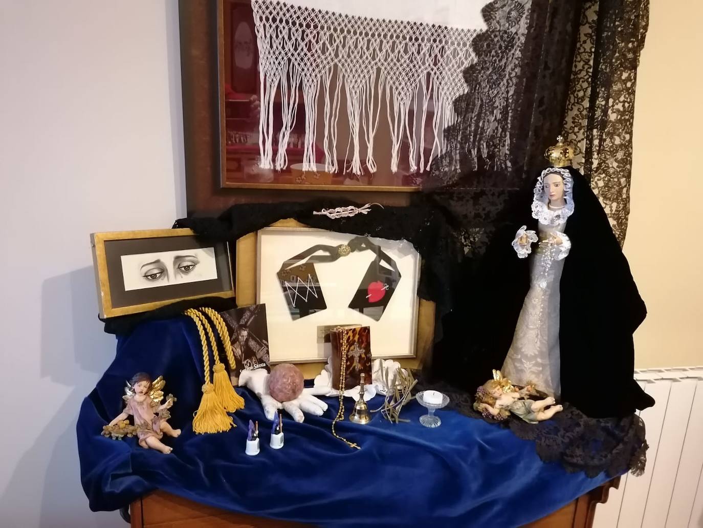 La familia Heredia Rubia pertenecen a las cofradías de la Paloma y de Santa Cruz